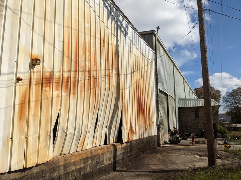 More Photos Of 314 N Maple St, Adel Manufacturing For Sale