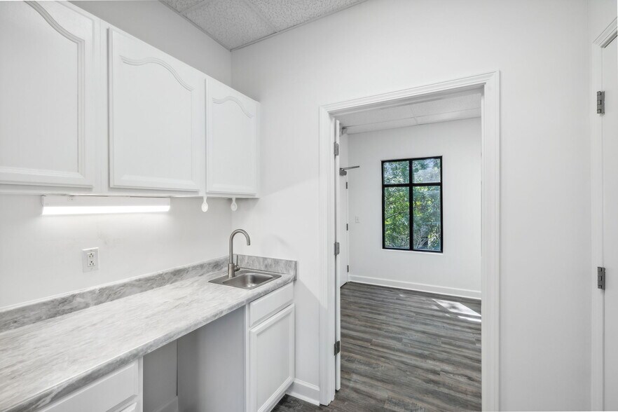 More Photos Of 106 Mission Ct, Franklin Office For Sale