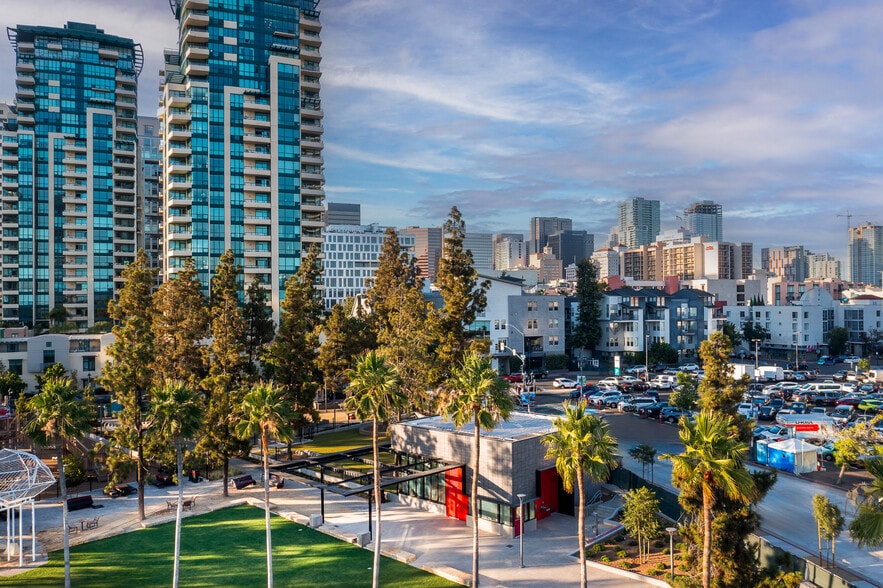 More Photos Of 101 Island, San Diego General Retail For Lease