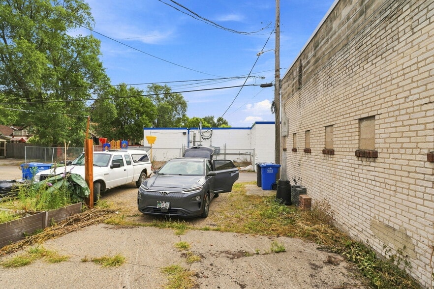 More Photos Of 3749 Cedar Ave S, Minneapolis Restaurant For Lease