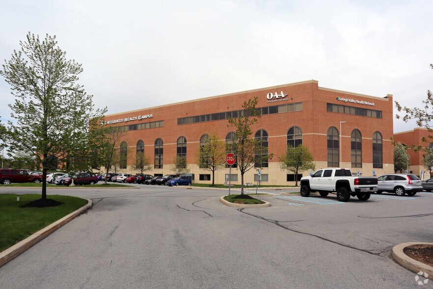 More Photos Of 240 Cetronia Rd, Allentown Unknown For Lease