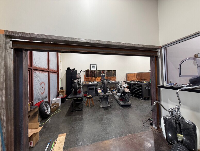 More Photos Of 106 E 12th St, Los Angeles Storefront For Sale