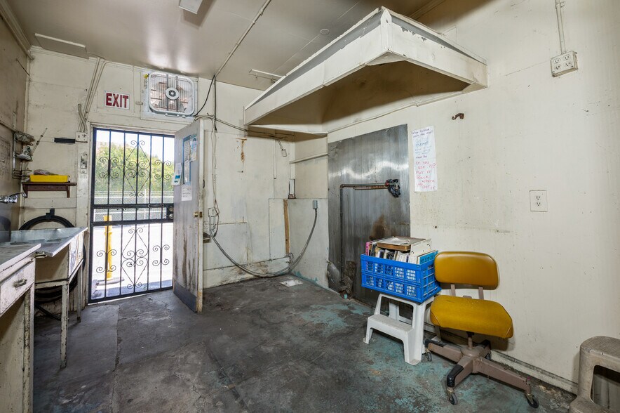 More Photos Of 1908 S Pacific Ave, San Pedro Restaurant For Sale