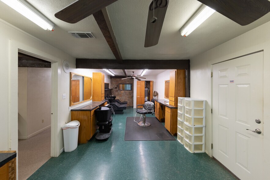 More Photos Of 1264 US Highway 281, Wichita Falls Service For Sale