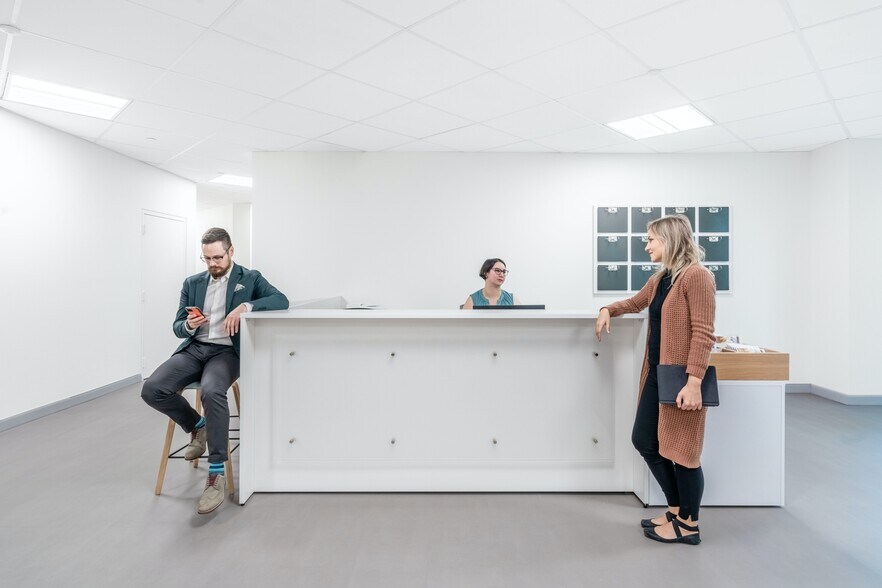 More Photos Of 200 Bay St, Toronto General Retail For Lease