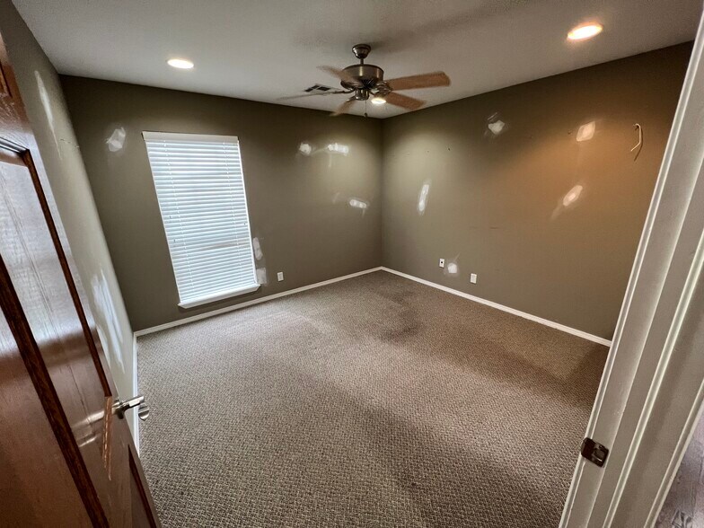 More Photos Of 14716 S Grant St, Bixby Light Distribution For Lease