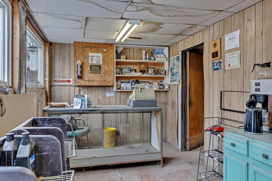 More Photos Of 73 King St E, Kawartha Lakes Auto Repair For Sale