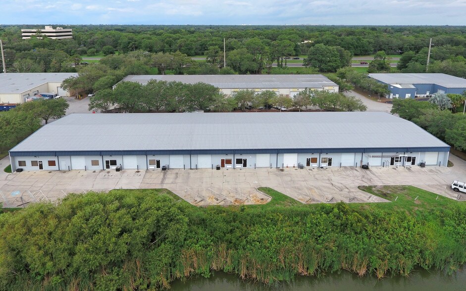 More Photos Of 2341 Porter Lake Dr, Sarasota Warehouse For Lease
