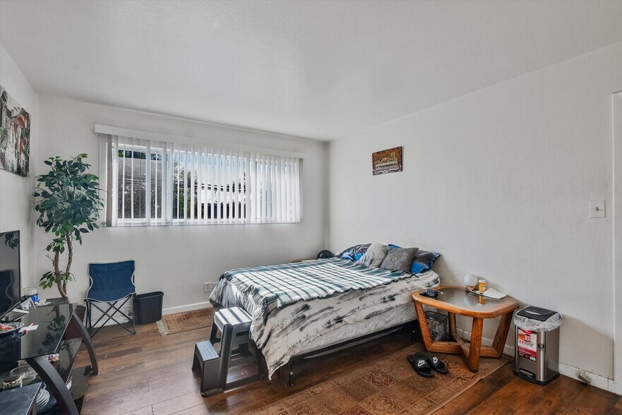 More Photos Of 1927 82nd Ave, Oakland Apartments For Sale