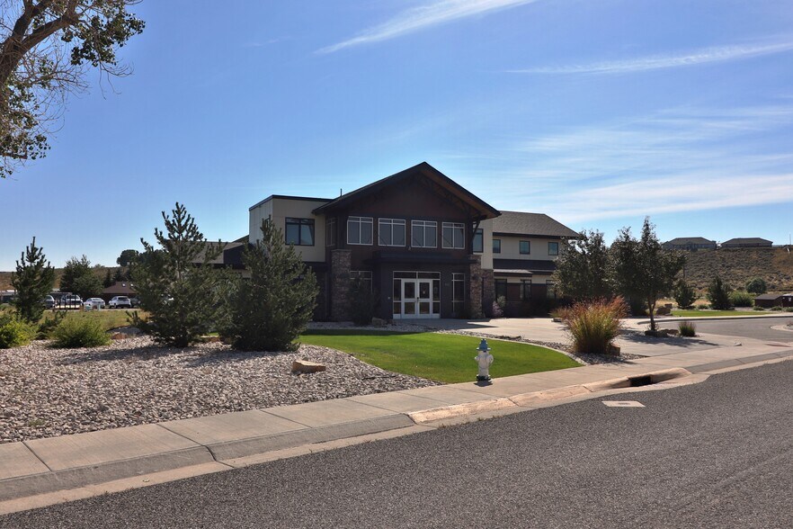 More Photos Of 502 33rd St, Cody Medical For Sale