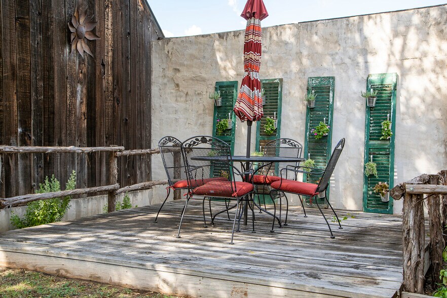 More Photos Of 104 E Austin St, Fredericksburg Storefront Retail Residential For Sale