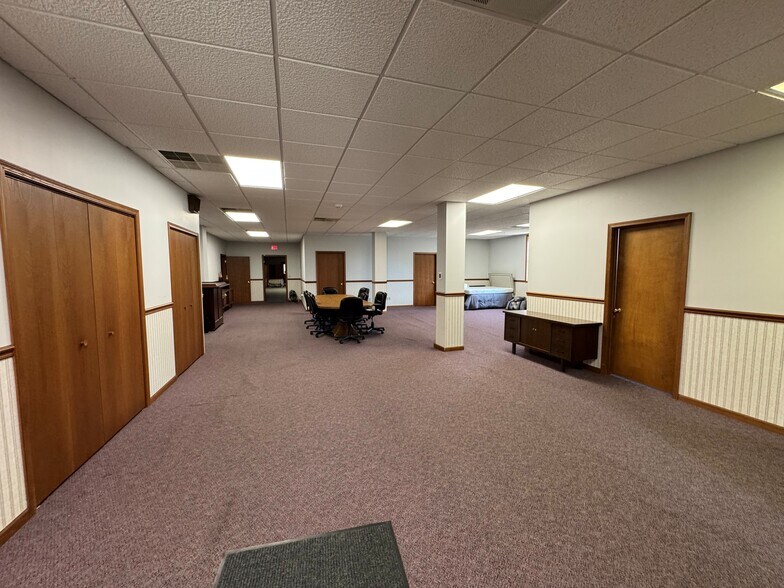More Photos Of 503 S Main St, Nappanee Office For Sale