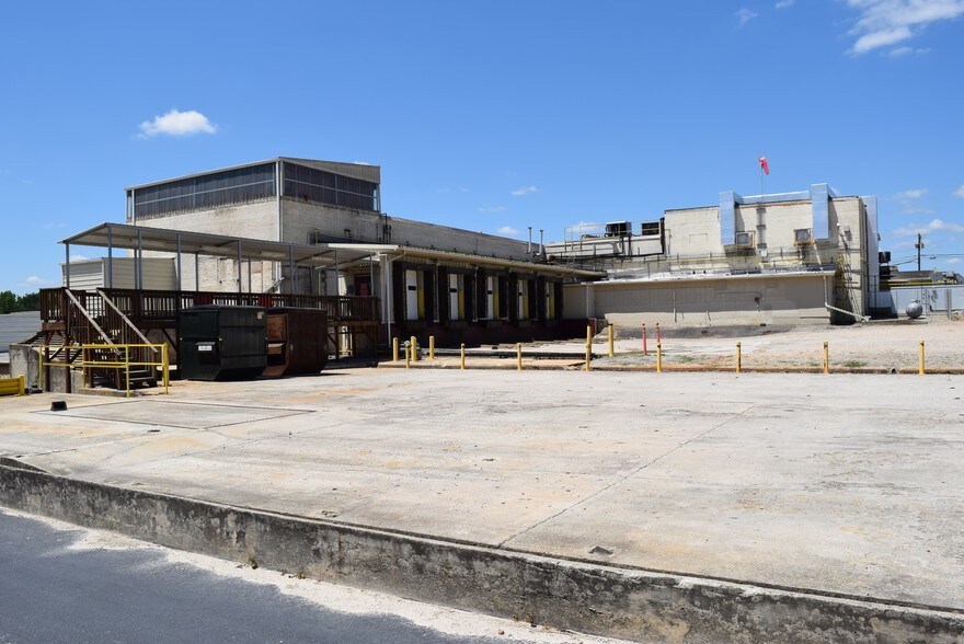 More Photos Of 635 Kingsbridge Rd, Carrollton Distribution For Lease