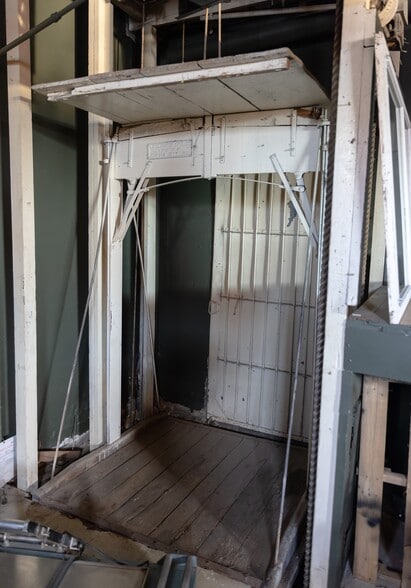 More Photos Of 23 N Main St, Ellinwood Storefront For Sale