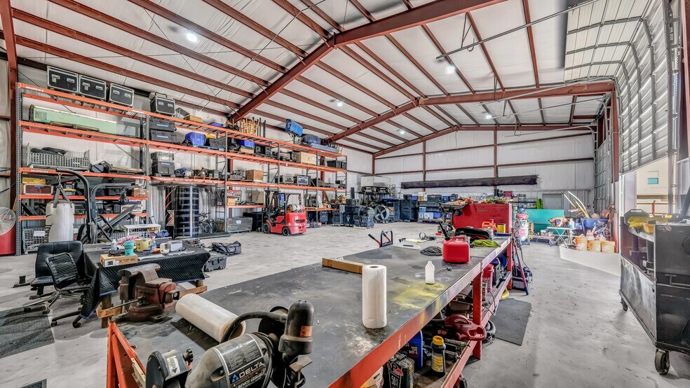 More Photos Of 125 Winners Cir, Weatherford Showroom For Sale