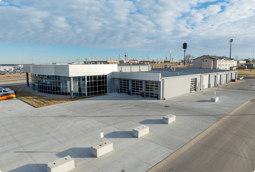 More Photos Of 9203 S 145th St, Omaha Auto Dealership For Lease