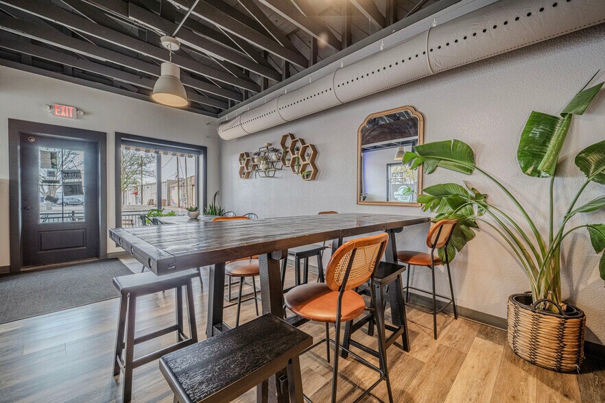 More Photos Of 109 N Main St, Seminole Restaurant For Sale