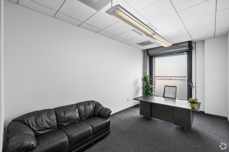 More Photos Of 300 N 3rd St, Burbank Office For Sale