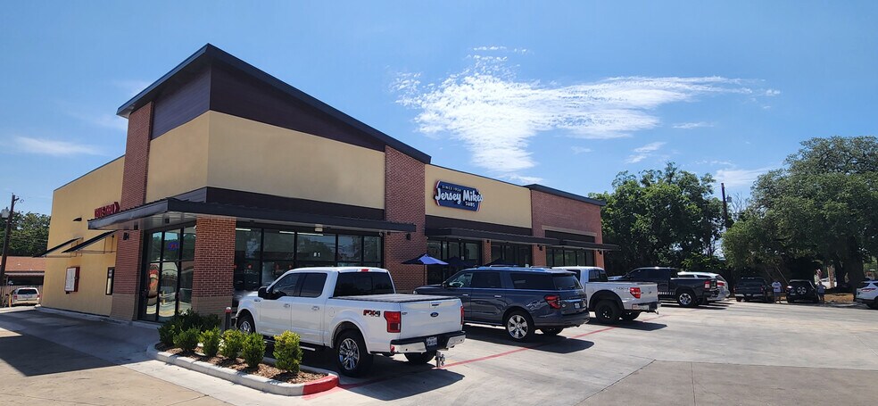 More Photos Of 704 Junction Hwy, Kerrville Unknown For Lease