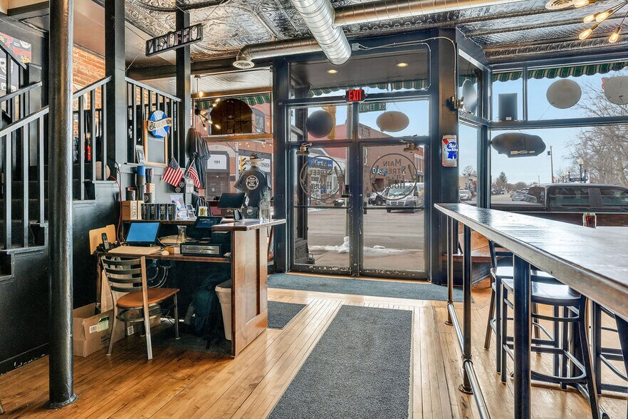 More Photos Of 119 S Calumet Ave, Chesterton Storefront Retail Residential For Lease
