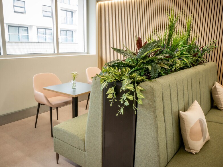 More Photos Of Charles Sq, Bracknell Coworking Space