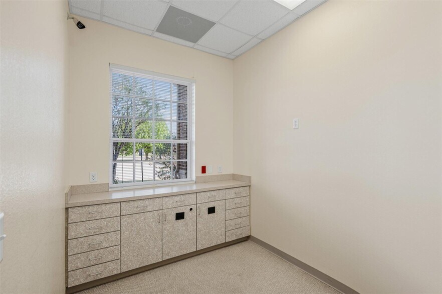 More Photos Of 779 E FM 1187, Crowley Medical For Sale