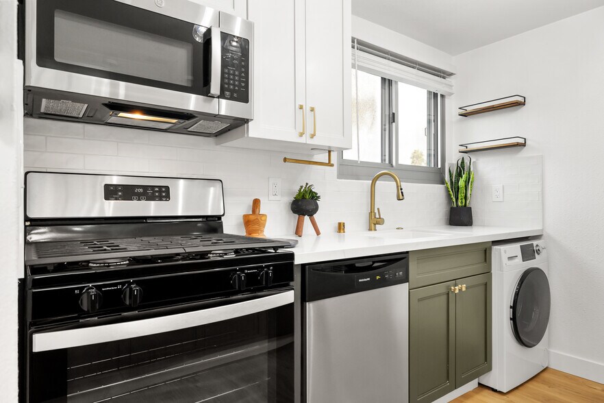 More Photos Of 2715 A St, San Diego Apartments For Sale