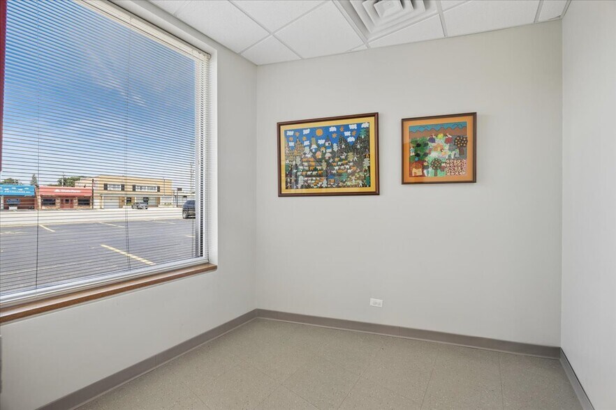 More Photos Of 10439 W Cermak Rd, Westchester Office For Sale