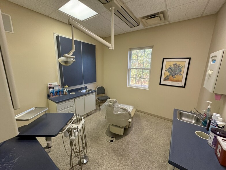 More Photos Of 1233 Macon View Dr, Cordova Medical For Lease