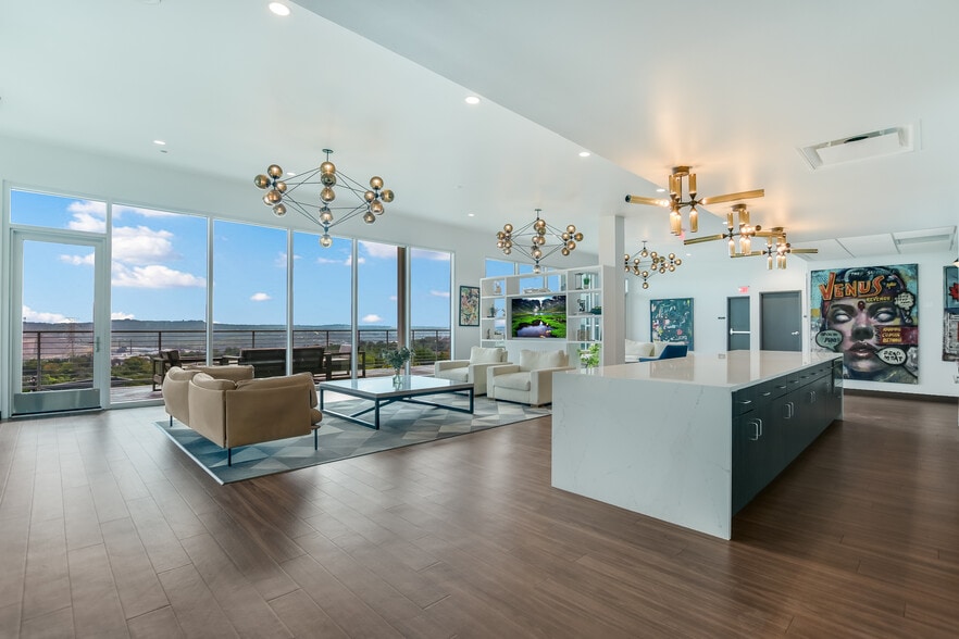 More Photos Of 4229 North FM 620, Austin Flex For Sale