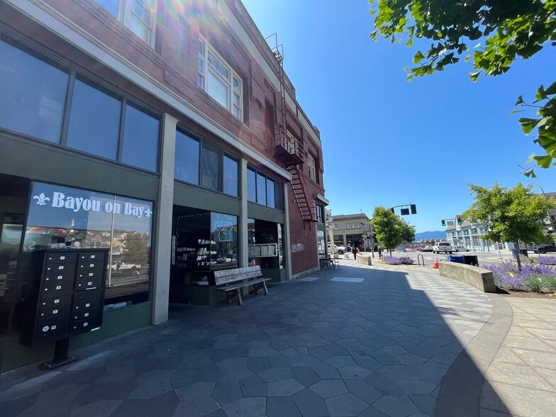 More Photos Of 1302 Bay St, Bellingham Restaurant For Lease