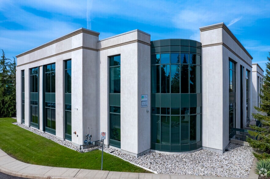 More Photos Of 1540 Cornwall Rd, Oakville Office For Lease