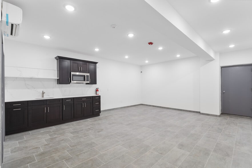 More Photos Of 470 Belleville Tpke, North Arlington Warehouse For Sale