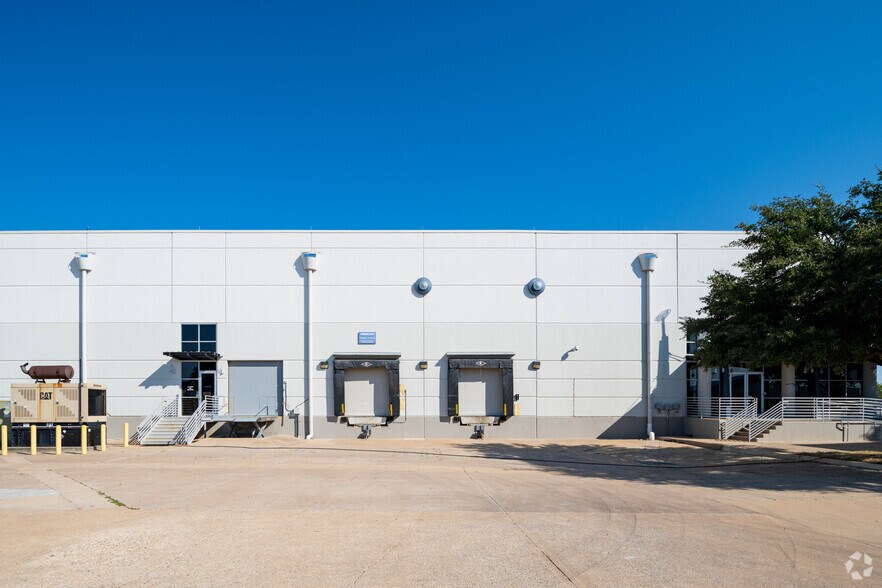 More Photos Of 7301 Metro Center Dr, Austin Flex For Lease