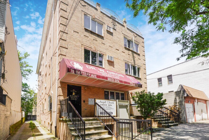 More Photos Of 76 Battery Ave, Brooklyn Apartments For Lease