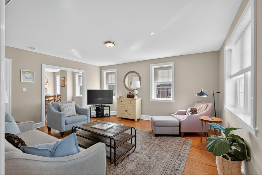 More Photos Of 51 N Main St, Manheim General Retail For Sale