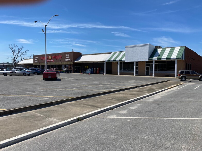 Primary Photo Of 28 S Tallahassee St, Hazlehurst General Retail For Lease