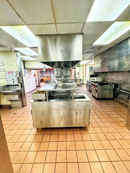 More Photos Of 3957-3985 Cottage Hill Rd, Mobile Unknown For Lease