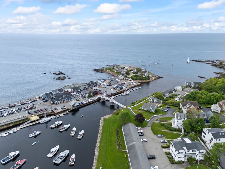 More Photos Of 113 113, 115 & 117 Perkins Cove, Ogunquit General Retail For Sale