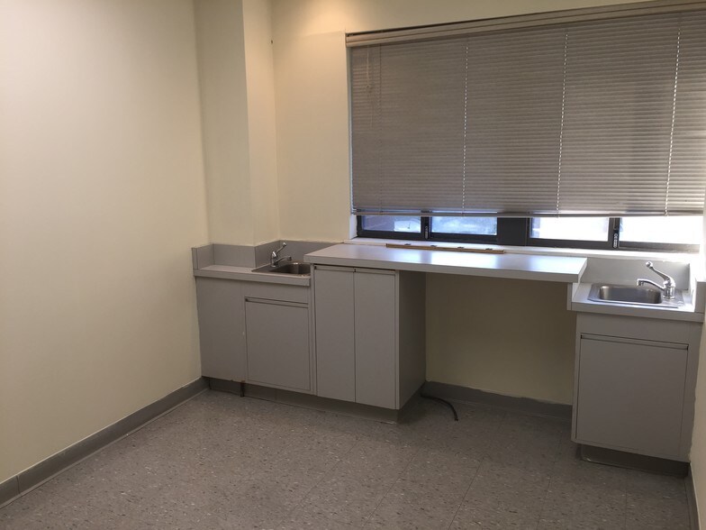 More Photos Of 65 Mountain Blvd, Warren Medical For Sale