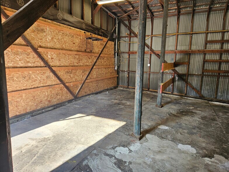 More Photos Of 275 Water St, Petaluma Warehouse For Lease