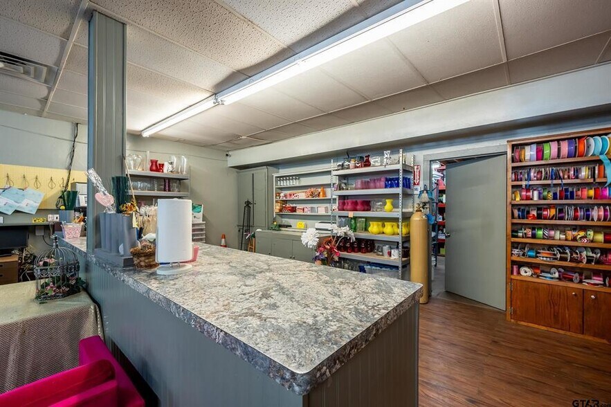 More Photos Of 114 W Broad St, Mineola Storefront For Sale
