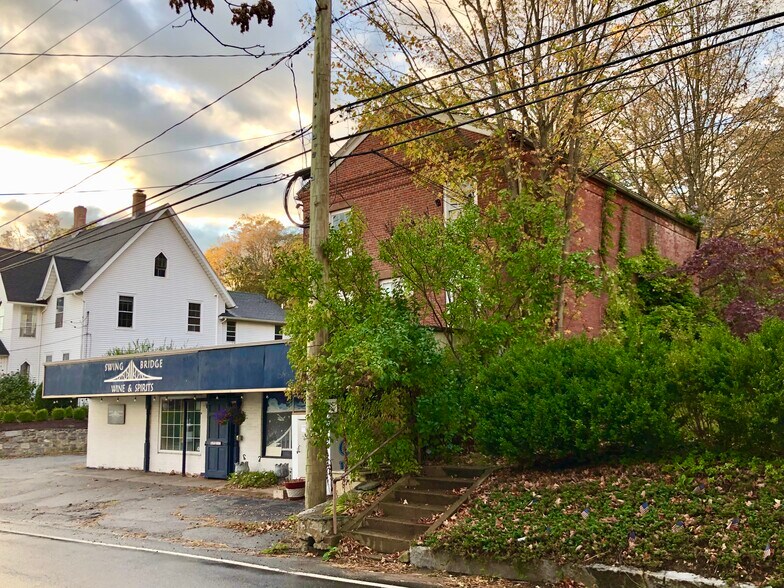 More Photos Of 5 Norwich Rd, East Haddam Freestanding For Sale