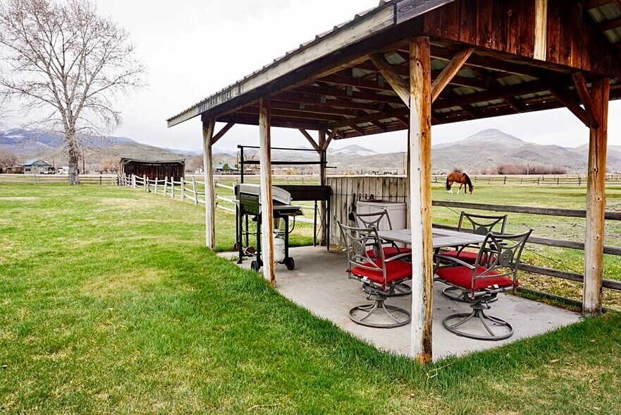 More Photos Of 540 N Main St, Melrose Hotel For Sale