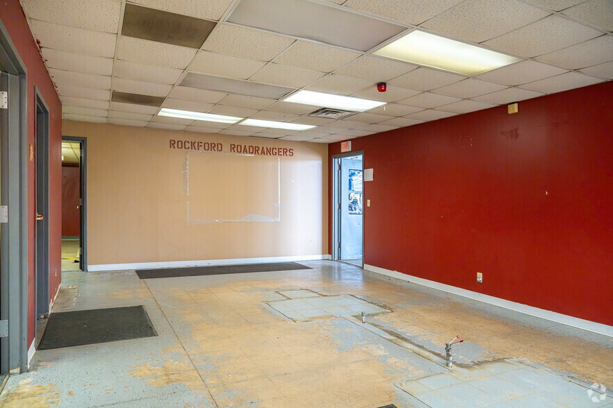 More Photos Of 9941 N Alpine Rd, Machesney Park Warehouse For Lease