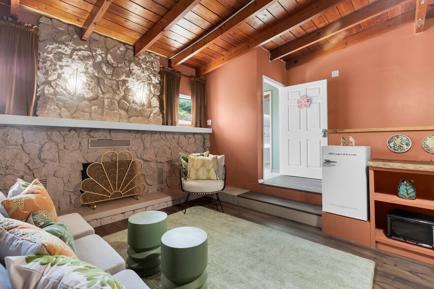 More Photos Of 243 61st St, Marathon Hotel For Sale