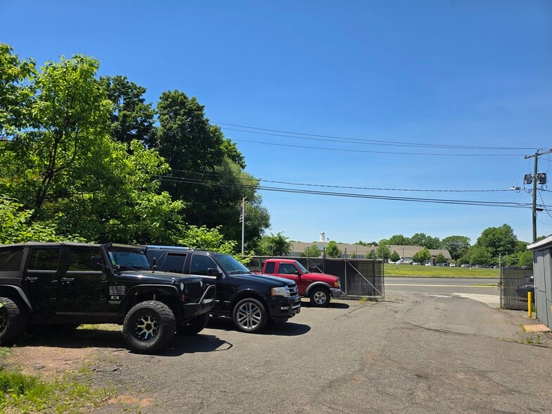 More Photos Of 200 Main St, East Hartford Auto Repair For Sale