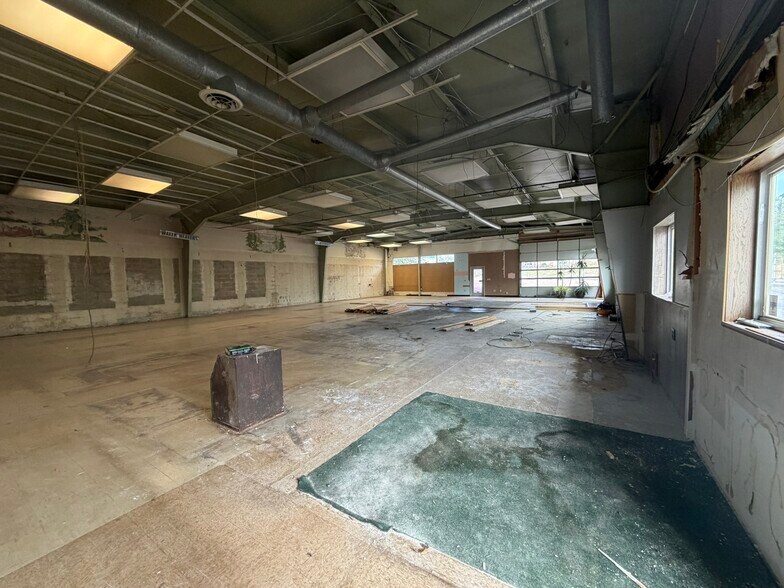 More Photos Of 4330 Westerville Rd, Columbus General Retail For Sale