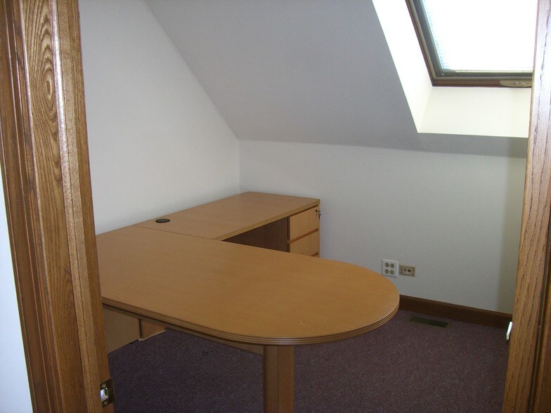 More Photos Of 201 E Dundee Rd, Palatine Office For Sale