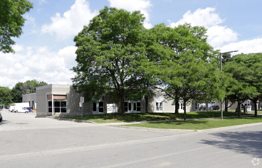 More Photos Of 2505 Dunwin Dr, Mississauga Warehouse For Lease